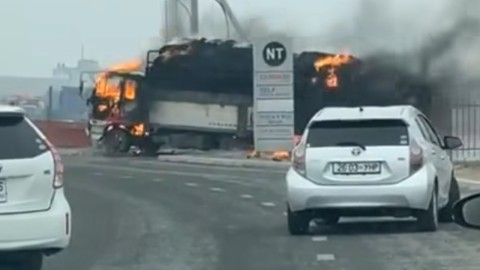 АВТО ХУДАЛДААНЫ ЦОГЦОЛБОРЫН ОЙРОЛЦОО ОЛОН АВТОМАШИН ШАТАЖ БАЙНА