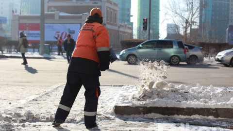 ТҮК-ИЙН АЖИЛТНЫ НЭГ ХҮҮХДИЙГ ГАДААДАД СУРГАНА
