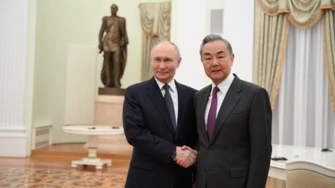 ОХУ-ЫН ЕРӨНХИЙЛӨГЧ В.ПУТИН, ВАН И НАР УУЛЗЖЭЭ